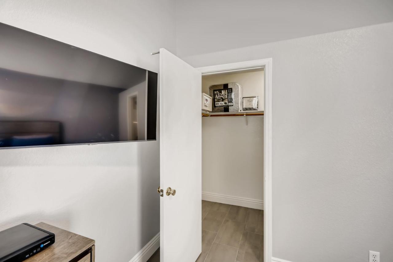 Luxurious House With A Pool, Spa, And Patio, Sleeps 6 Comfortably Las Vegas Exterior foto